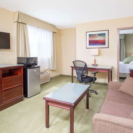 Ramada By Wyndham Williams Lake Zewnętrze zdjęcie